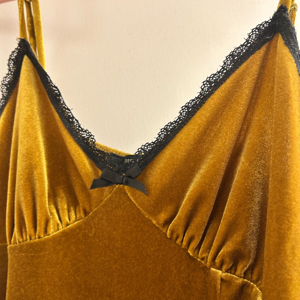 Elegant Gold Velvet Women's Slip Dress